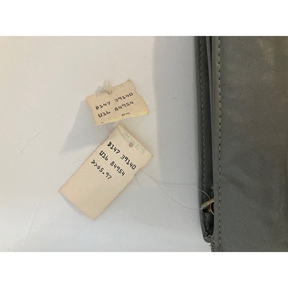 Vtg 80s DEADSTOCK Gray Vinyl Clutch w ASYMMETRICAL Pattern & DETACHABLE Strap - Picture 9 of 9